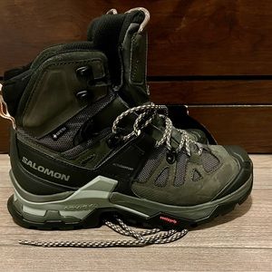 Woman’s Salomon hikers. Quest 4. Waterproof GTX. Size 7.